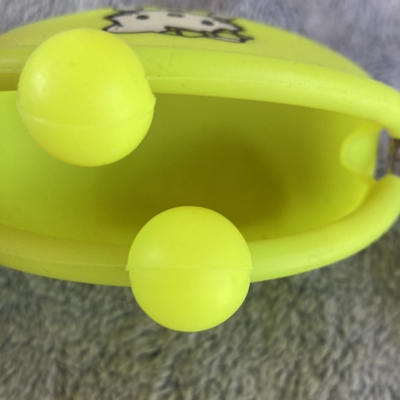HELLO KITTY💫 Neon Yellow Rubber Logo Change Purse - Picture 5 of 5